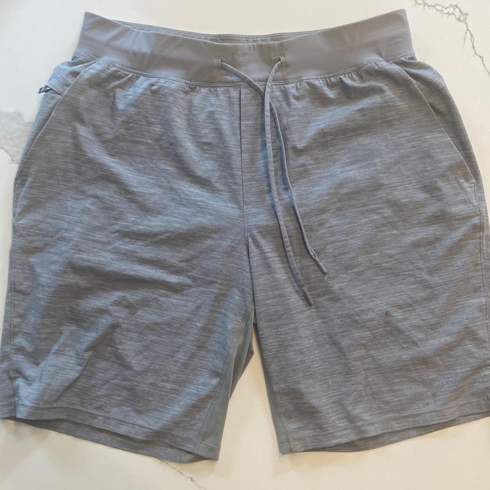 Lululemon Mens large T.H.E shorts 9” Lined